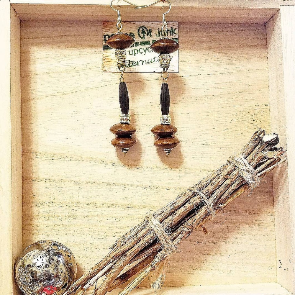 Wooden 3 Sphere Gold Pendulum
